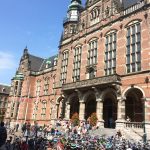 Università di Groningen in Olanda con studenti e biciclette